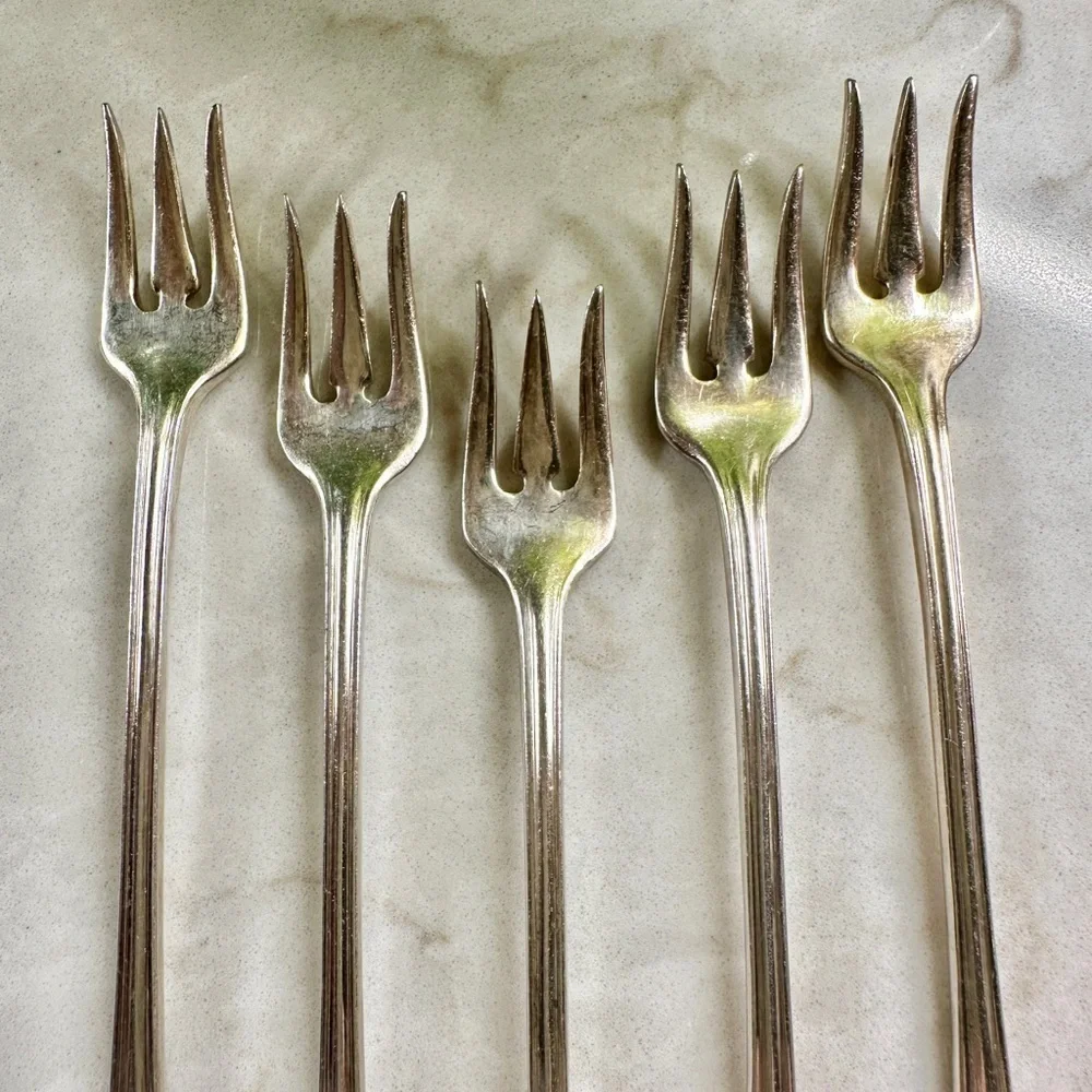SET/5, ONEIDA, COMMUNITY PLATE, COCKTAIL/SEAFOOD 6” FORKS.
